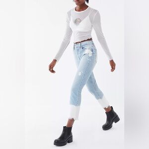 SOCIALITE Thea Dip-Dyed High-Rise
Cropped Jean $189 MSRP